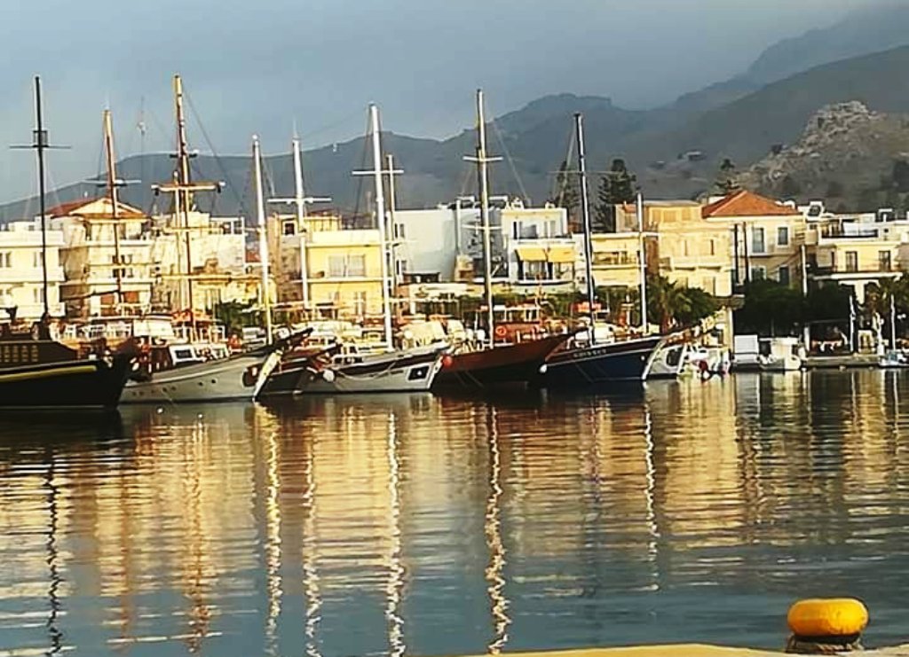 Παραμένει σε εξαιρετικά επικίνδυνη κατάσταση η Κάλυμνος – Παρατείνεται το καθολικό lock down – Άλλη μία αεροδιακομιδή μιας 71χρονης ασθενούς