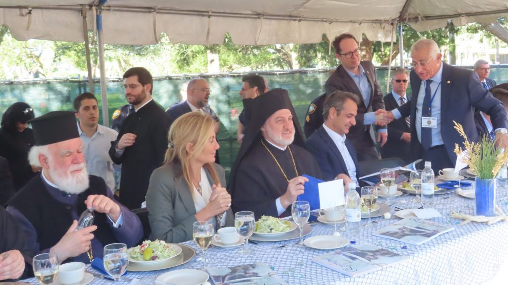 ΒΙΝΤΕΟ & ΦΩΤΟΣ: Τι ζήτησε ο Κρις Αλαχούζος από τον Κυρ. Μητσοτάκη όταν ο πρωθυπουργός επισκέφθηκε το Τάρπον Σπρίνγκς το 2020;
