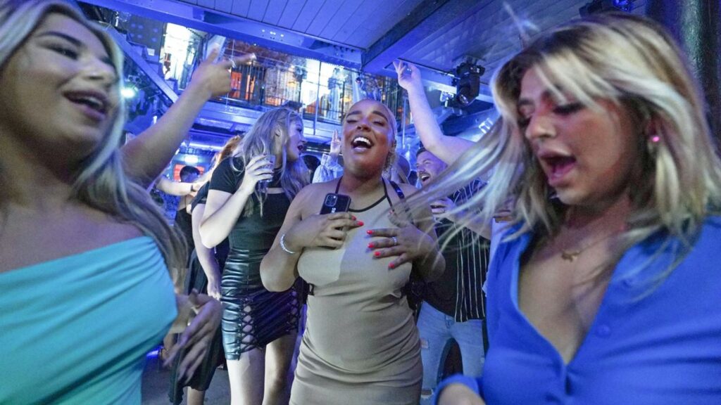 UK: Proof of full vaccination condition of entry to nightclubs from end of September