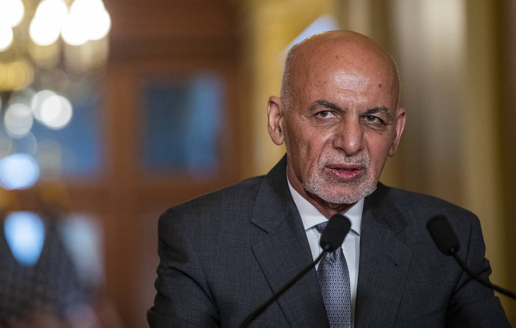 Afghan President Ghani flees Kabul in helicopter stuffed with cash (!) — Russian embassy