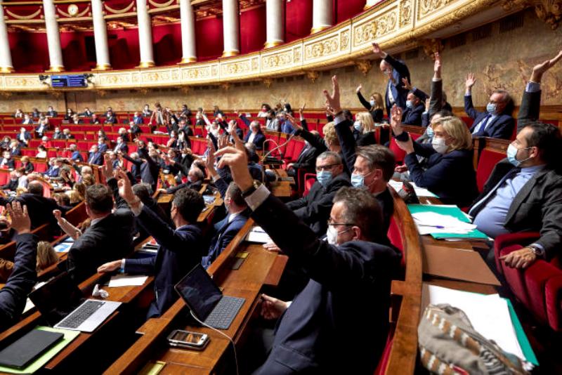 Pass vaccinal : l’Assemblée nationale adopte le projet de loi en première lecture