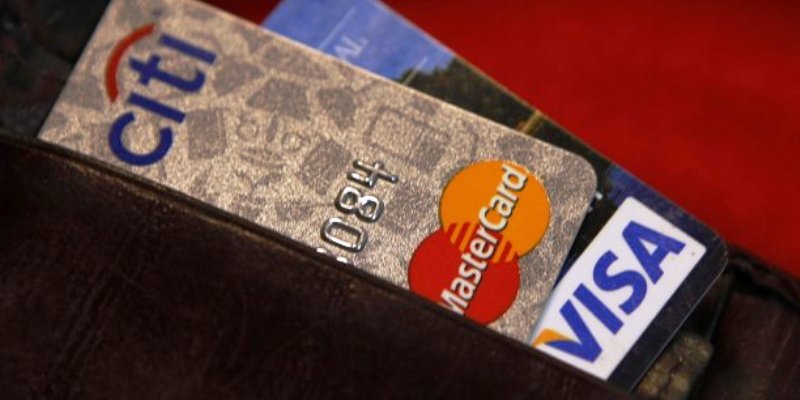 Visa et Mastercard suspendent leurs opérations en Russie