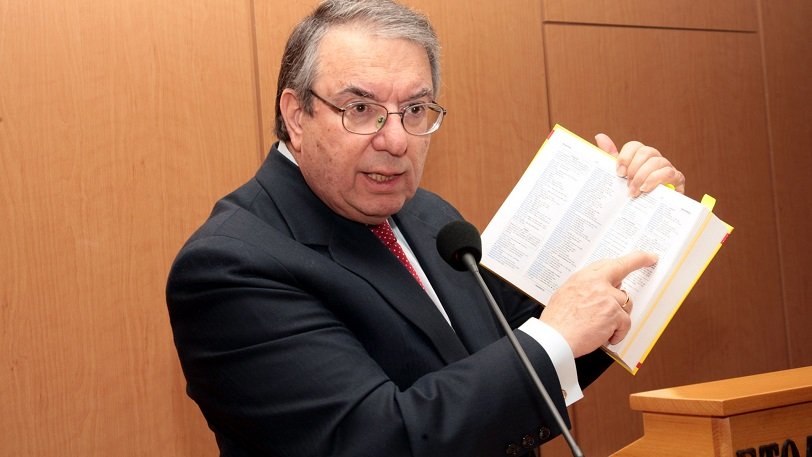 Θεοφάνια ή Θεοφάνεια; -Ο Γιώργος Μπαμπινιώτης εξηγεί τη σωστή ορθογραφία