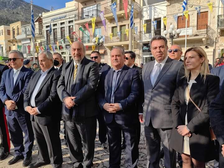 Κάλυμνος: Θεοφάνια 2023- Με λαμπρότητα ο καθαγιασμός των υδάτων και η κατάδυση του Τιμίου Σταυρού (pics n video)