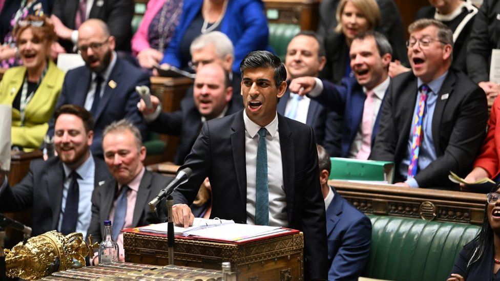 Rishi Sunak finally admits he uses private healthcare at PMQs (video)