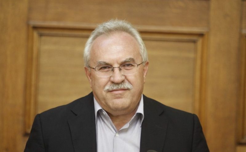 Ορκίστηκε βουλευτής ο Δημήτρης Γάκης στη θέση του Νεκτάριου Σαντορινιού