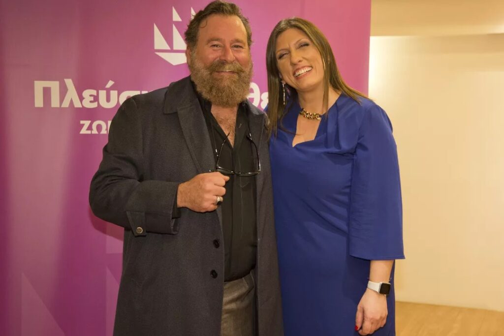 Μέλισσα «τσίμπησε» τη Ζωή Κωνσταντοπούλου! – Ο Ρόδιος ηθοποιός Κωστής Σαββιδάκης, υποψήφιος στα Δωδεκάνησα