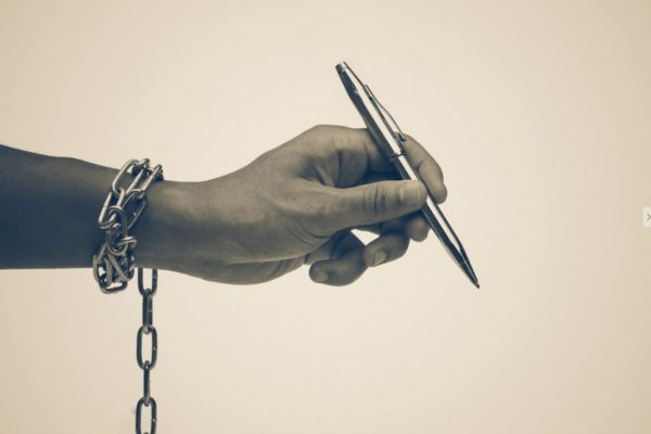 «Καρφιά» από το Politico για την 107η θέση της Ελλάδας για την Ελευθερία του Τύπου: «Ξανά τελευταία στην ΕΕ»!