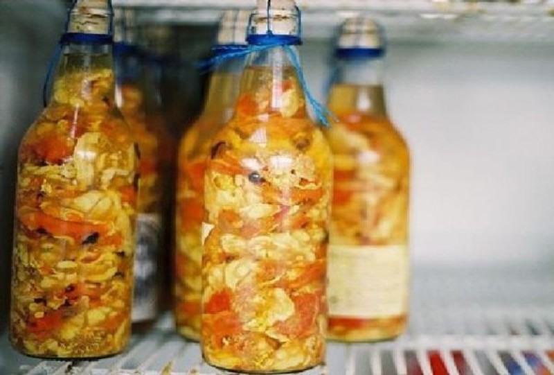 You got to taste it! Spinialo, the unusual greek delicacy pickled in seawater!