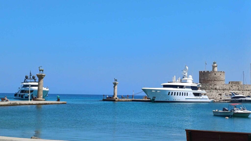 HolidayCheck: “Πετάνε” οι τιμές για διακοπές σε μεσογειακούς προορισμούς το φετινό Φθινόπωρο | Έως και +40% | Στους πιο οικονομικούς προορισμούς Ρόδος, Κρήτη και Κως | ΠΙΝΑΚΕΣ
