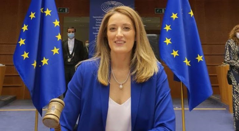 Οι ευρωβουλευτές κ εργαζόμενοι του ΕΚ αποτίουν φόρο τιμής στη μνήμη των θυμάτων των τρομοκρατικών επιθέσεων στο Ισραήλ