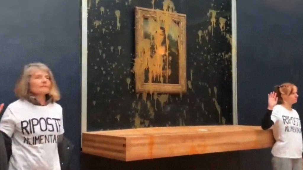 Activists splatter ‘Mona Lisa’ with soup in Louvre Museum in Paris