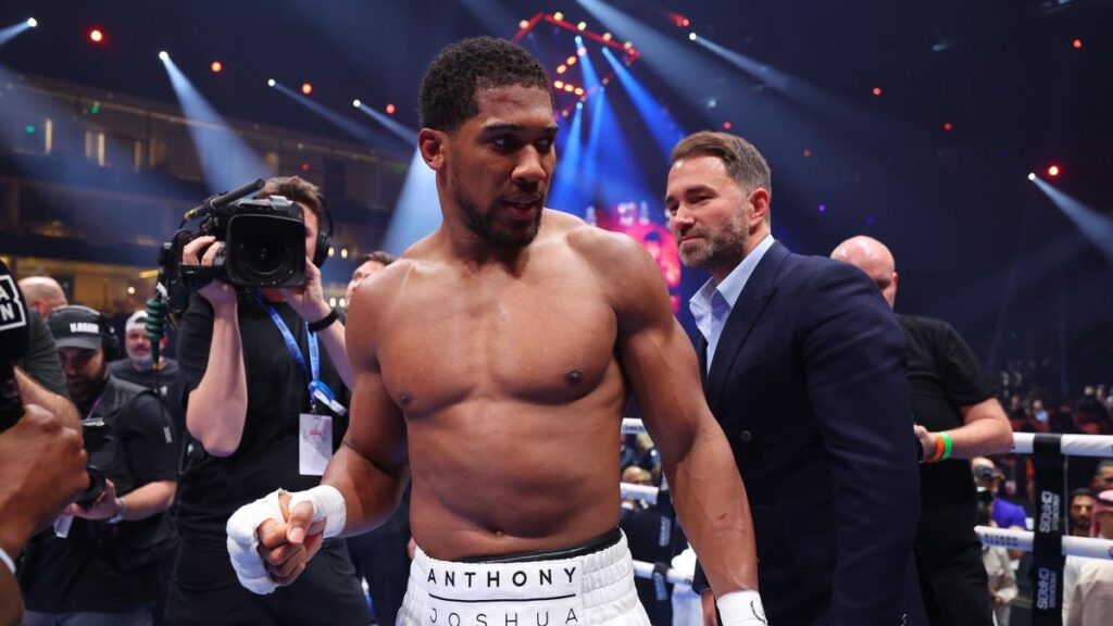 Anthony Joshua: Έστειλε τον Ngannou ξανά στις…MMA! / Guardian: Joshua drops Ngannou three times in ferocious two-round knockout (video)