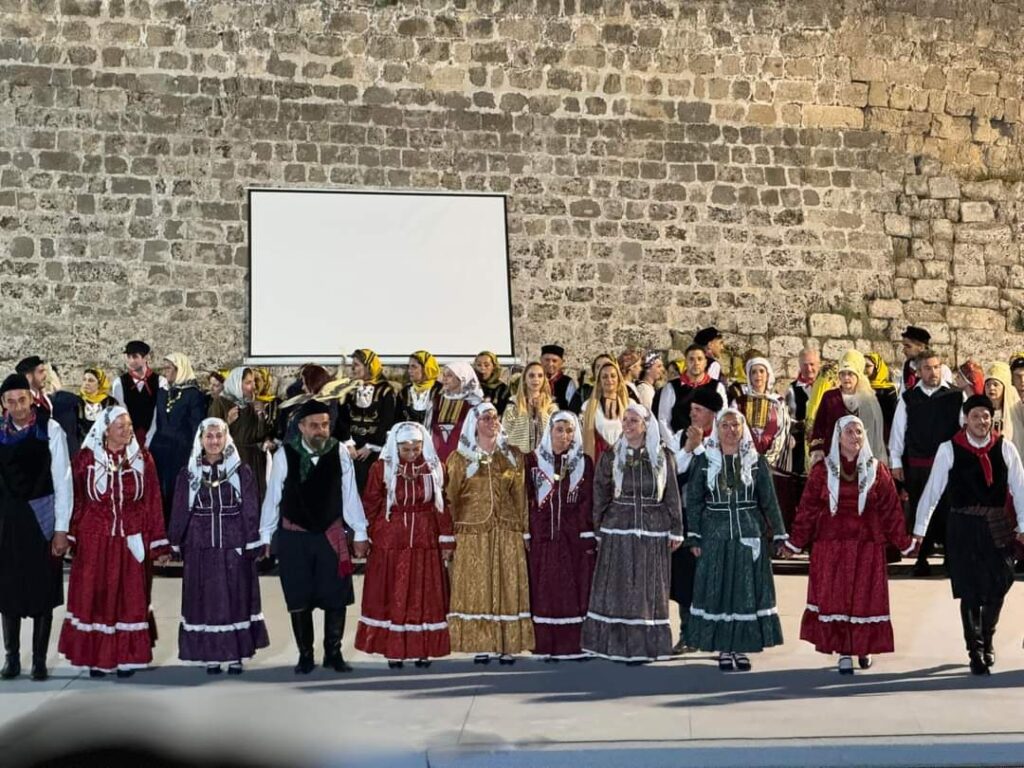 Βίντεο και φωτογραφίες από την μοναδική παράσταση “Οι Σφουγγαράδες του Αιγαίου” στη Ρόδο