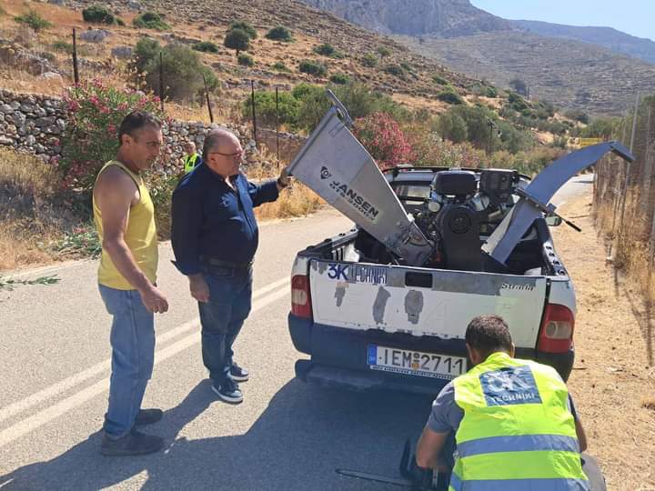 Κάλυμνος: Κλαδεύονται οι θάμνοι στον κεντρικό οδικό άξονα από Εμπορειό έως και τον Αρμεό