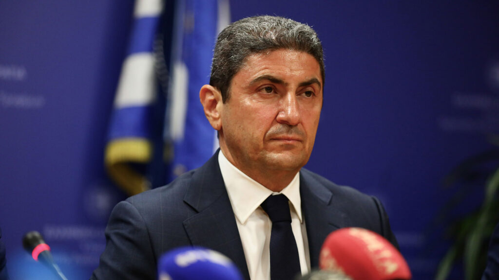 «Παιδιά, μην ασχολείστε, έχω ασυλία» είπε ο Αυγενάκης στους αστυνομικούς -Υπέβαλε μήνυση εναντίον του ο υπάλληλος