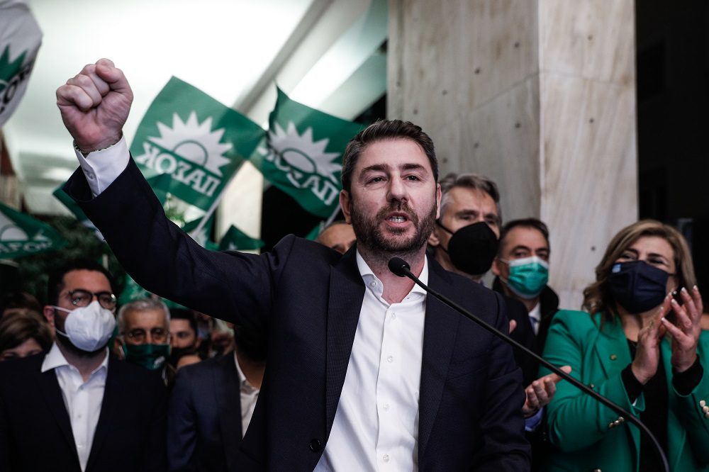 Οι άμεσες κινήσεις και τα πρόσωπα μετά την επανεκλογή Ανδρουλάκη στο ΠΑΣΟΚ – Έλαβε 59,9% και με 126.222 ψήφους