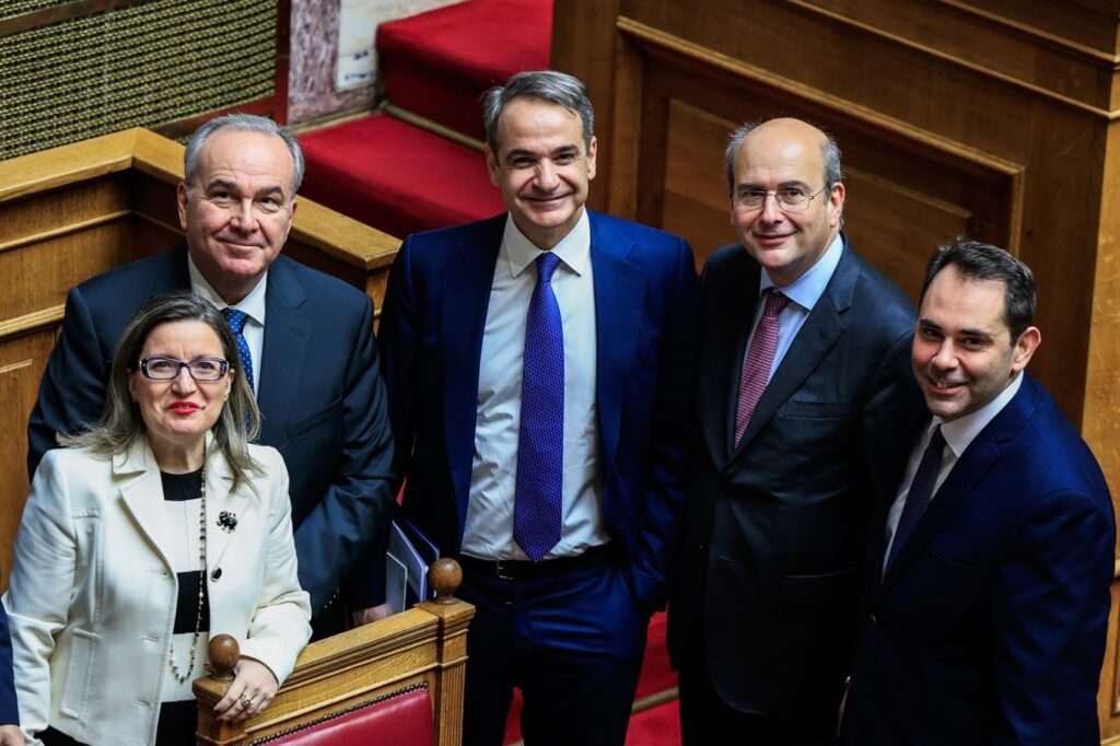 Προϋπολογισμός: Πέρασε με τις περισσότερες ψήφους της 5ετιας – Τα 258 υπέρ στις δαπάνες Άμυνας και ο Τσίπρας – Τα μέτρα
