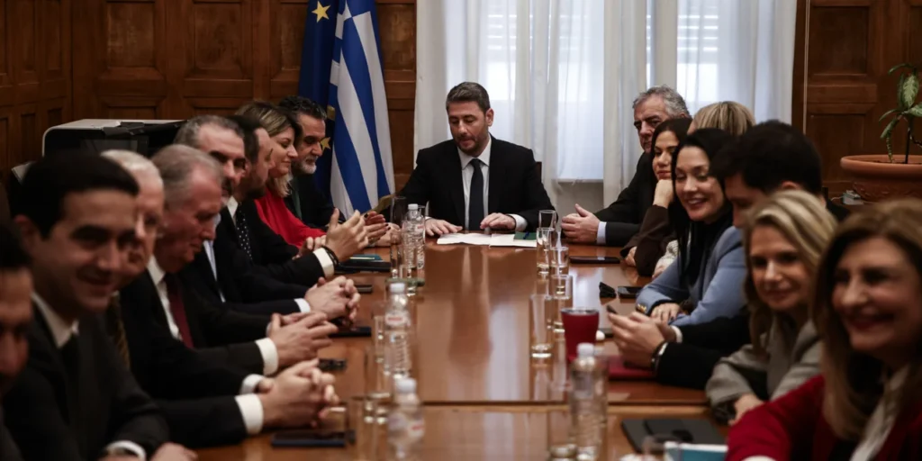 Κρίση στο ΠΑΣΟΚ: Πυρά κατά Ανδρουλάκη για τη δήλωση περί Δικαιοσύνης και διαφοροποιήσεις