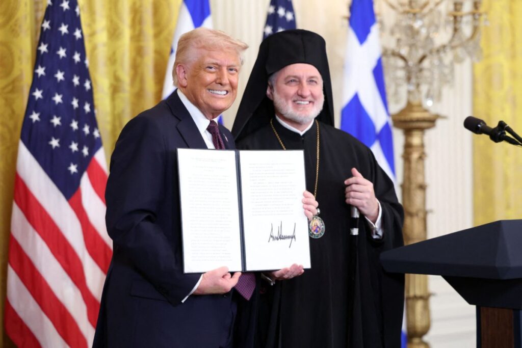 O Τραμπ υποδέχθηκε την ομογένεια για την 25η Μαρτίου: «Οι Έλληνες τα πάνε καλά» – Γκίλφοϊλ: «Θα κοιμάστε ήσυχοι τα βράδια» (video)