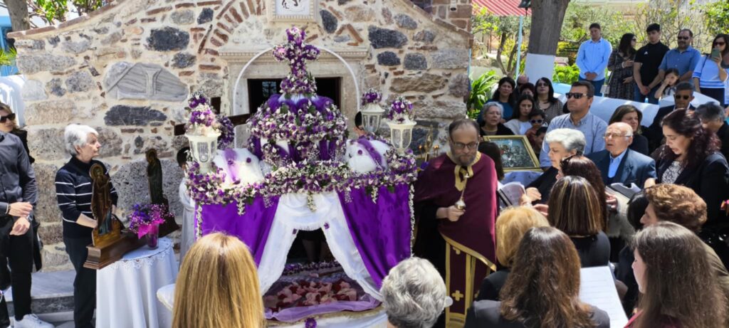 Περιφορά Επιταφίου στον μικρό Άγιο Γεώργιο στην Πόθια Καλύμνου (φωτος κ βίντεο)