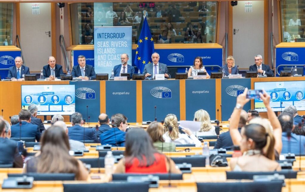 Γ. Χατζημάρκος: «Δεν ζητάμε από την Ε.Ε. να αντιμετωπίσει τα νησιά ως εξαίρεση αλλά ως εργαστήρια της νέας ευρωπαϊκής πολιτικής που θα δημιουργήσει σε αυτά το αύριο που οι νησιώτες αξίζουν»