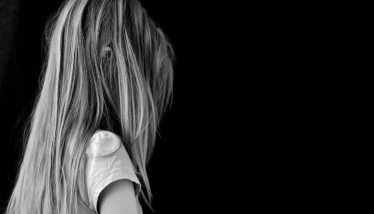 Φρίκη-και-ανατριχίλα-στον-Βόλο:-Μητέρα-–-“τέρας”-όταν-κοιμόταν-η-κόρη-της-πήγαινε-στο-δωμάτιο-και…