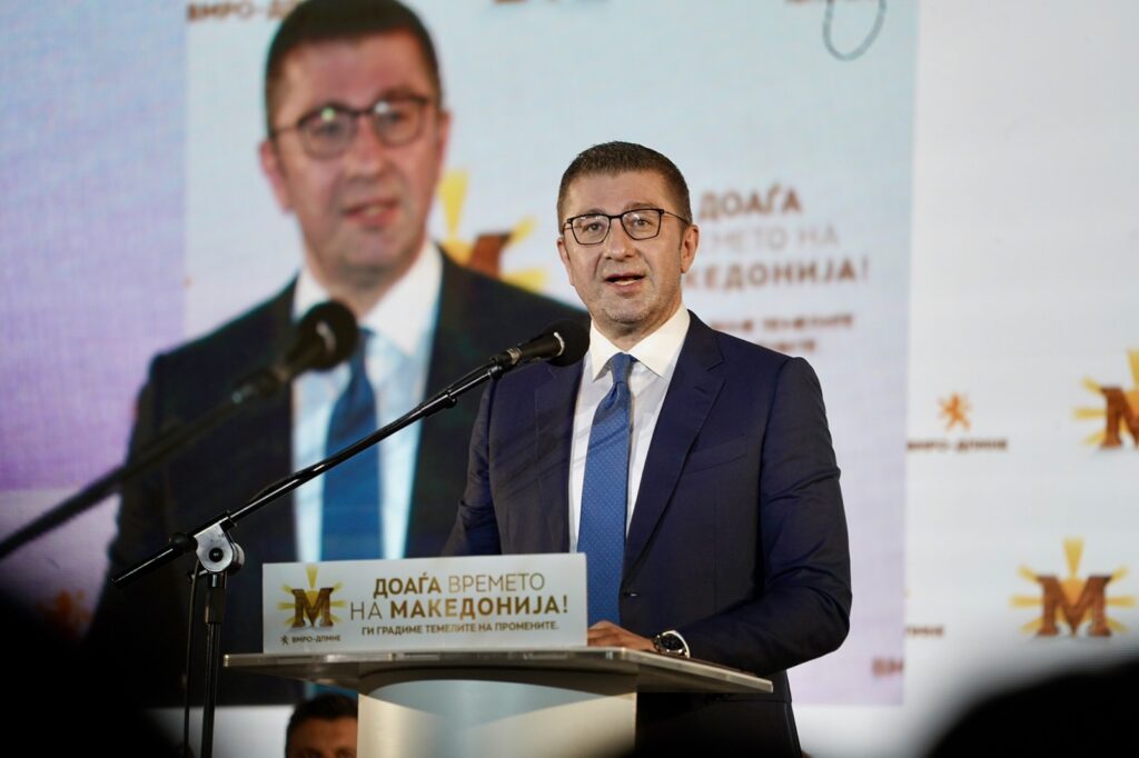 Άφρισαν στα Σκόπια: Αφαίρεση των αναφορών σε «μακεδονική» ταυτότητα και γλώσσα από την έκθεση προόδου της ΕΕ