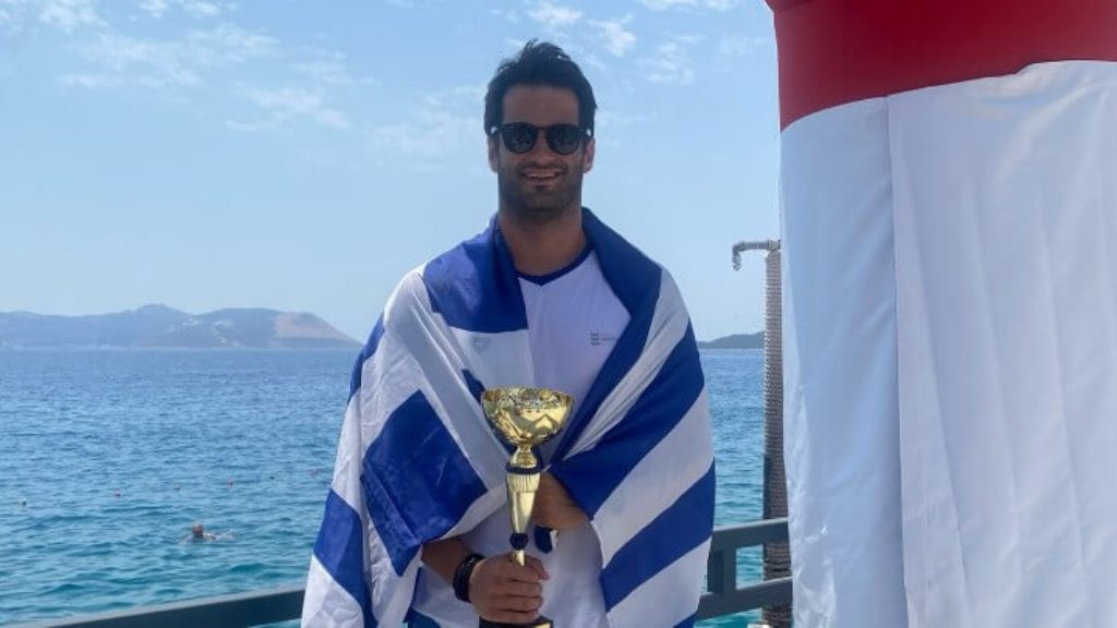 Ο Έλληνας αθλητής που κολύμπησε πρώτος από το Καστελόριζο μέχρι το Καρς (video)