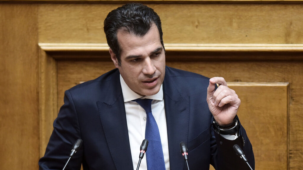 Εγκύκλιος Πλεύρη: Καταργείται ο όρος «παράτυπη μετανάστευση», με τον όρο «παράνομη μετανάστευση»