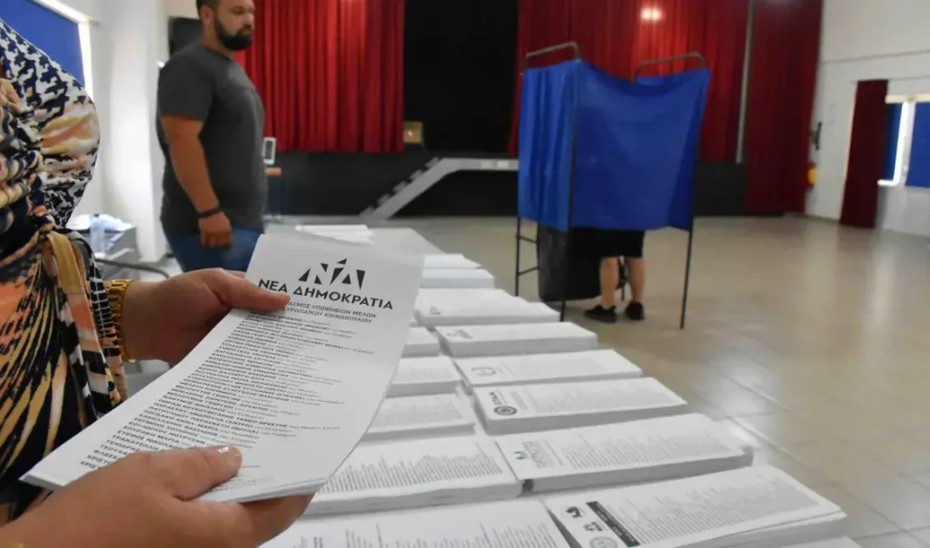 Τα ευρήματα της πρώτης δημοσκόπησης μετά τη ΔΕΘ – Δημοσκόπηση Interview: Μικρή άνοδος για τη ΝΔ, 12,1 μονάδες μπροστά από το ΠΑΣΟΚ – Τι λένε για “κόμμα” Τσίπρα, Σαμαρά