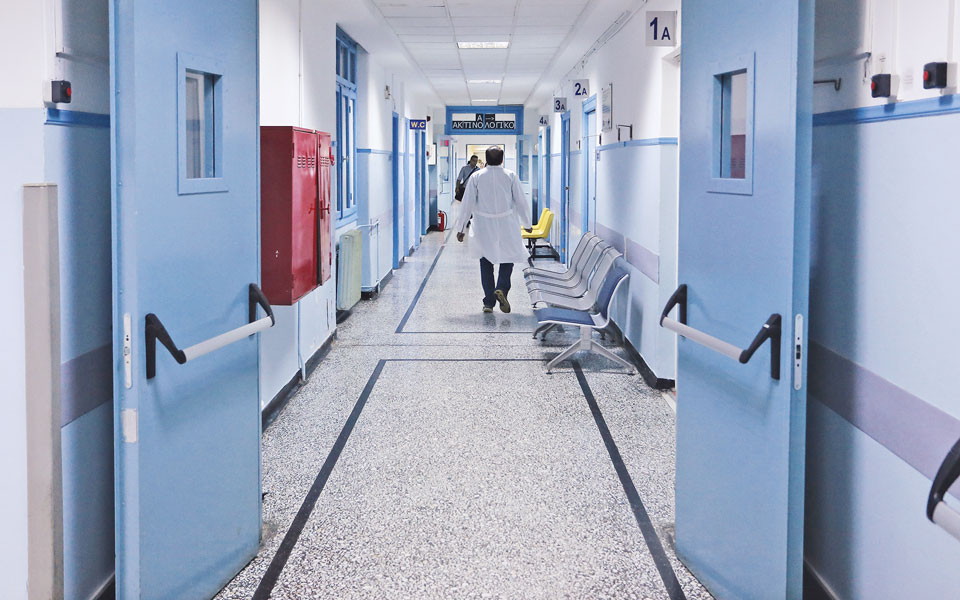 Έλληνες επιστήμονες χτυπούν καμπανάκι για το ΕΣΥ: Οι χρόνιες παθογένειες και οι προτάσεις για το μέλλον