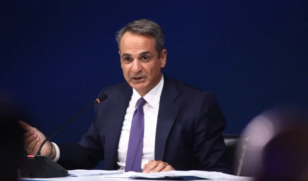 Συνέδριο ΝΔ με άρωμα εκλογών: Το μήνυμα Μητσοτάκη και οι τοποθετήσεις Γεωργιάδη – Δένδια μετά τα «καρφιά» για τη «φανέλα»