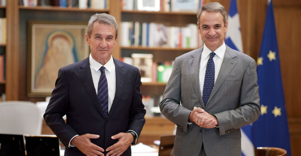 ΝΔ: Φουντώνουν οι φωνές για “άνοιγμα” σε Καραμανλή και Σαμαρά μετά την προσχώρηση Λοβέρδου