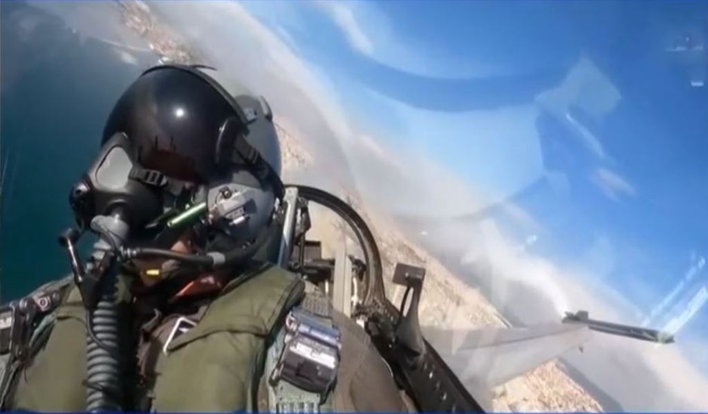 28η Οκτωβρίου: Ο πιλότος του F-16 μετά τη viral πτήση – “Δεν περιγράφεται με λόγια η στιγμή” (video)