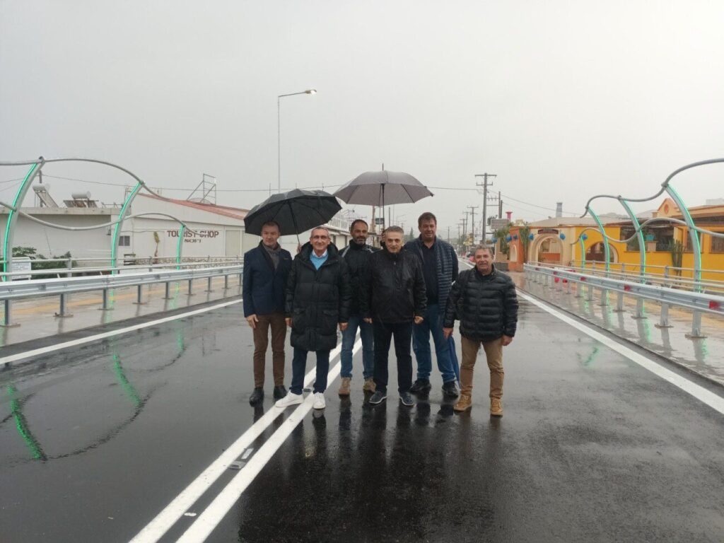 Παραδόθηκε σήμερα η νέα γέφυρα στο Φαληράκι από την Περιφέρεια Νοτίου Αιγαίου! (φωτος)