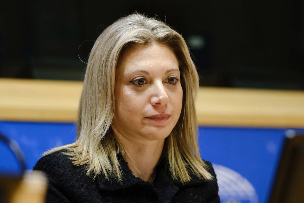 Δημοσκόπηση Interview: Τρίτη η Μαρία Καρυστιανού – Πτώση για τη ΝΔ στο 25% – ΠΑΣΟΚ 13,5%