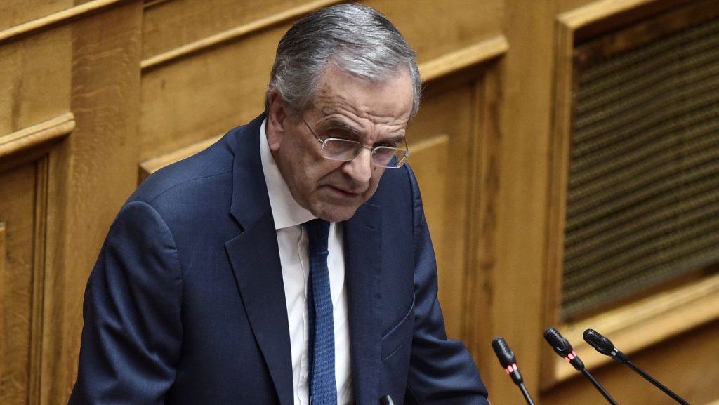 Πρωτοχρονιάτικο μήνυμα Σαμαρά με αιχμές: «Φτάνουν πια η επικοινωνία, τα ψέματα και οι διχασμοί»