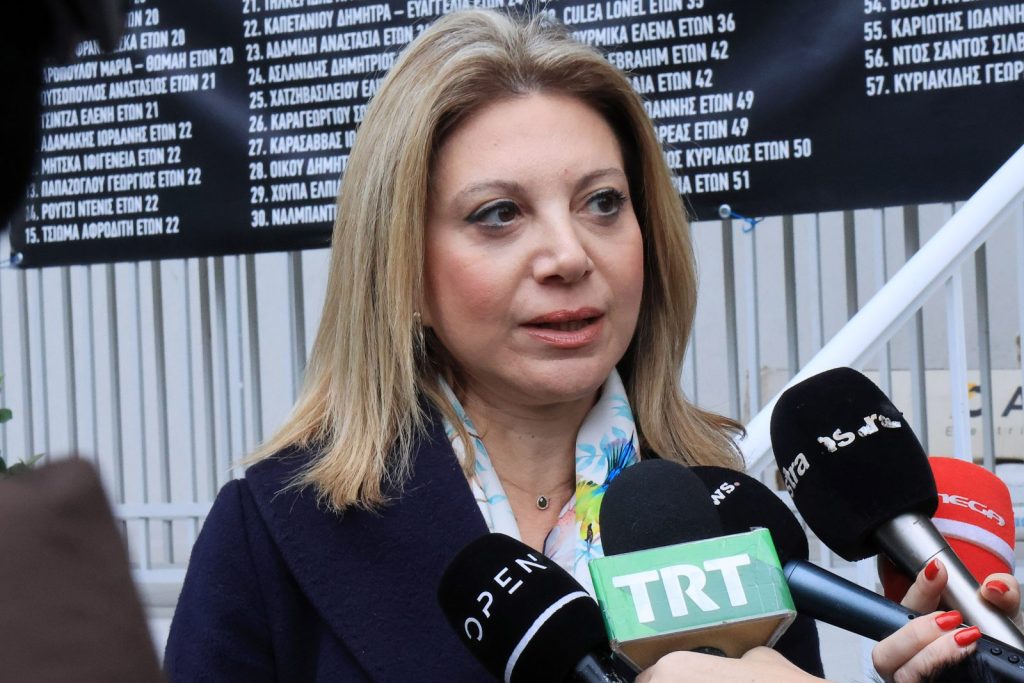 Η πτώση Καρυστιανού στις μετρήσεις και οι συνεντεύξεις σε ελεγχόμενο περιβάλλον