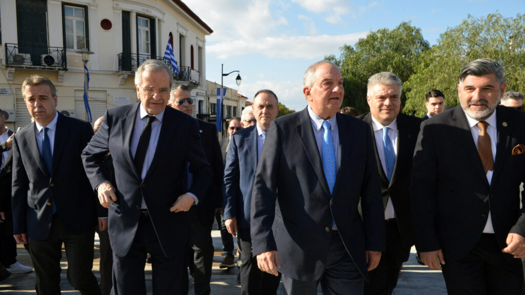 Στήριξη Καραμανλή σε Σαμαρά: «Να ακούμε τους πιο έμπειρους αντί να τους διαγράφουμε κυριολεκτικά ή μεταφορικά» -video