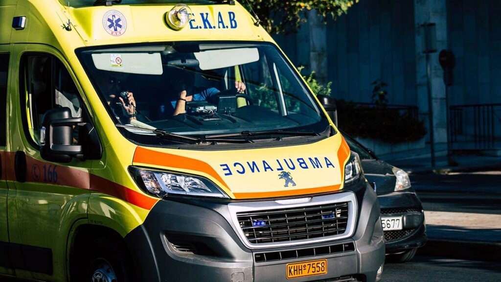 Σοβαρό τροχαίο στη λεωφόρο Βασιλίσσης Σοφίας – Ο ένας αστυνομικός – Νοσηλεύεται στο 401 Γ.Ν.Αθηνών