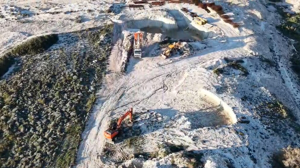 Μόλις ένα φορτηγό χώμα για την «πληγή» του Σαρακήνικου -photos n video