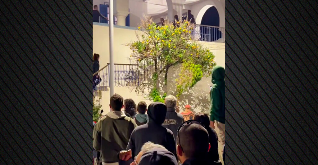 Οργή στη Σύμη από κατοίκους για δύο Αιγύπτιους που παρενοχλούν παιδιά και εφήβους και αφέθηκαν ελεύθεροι (video)